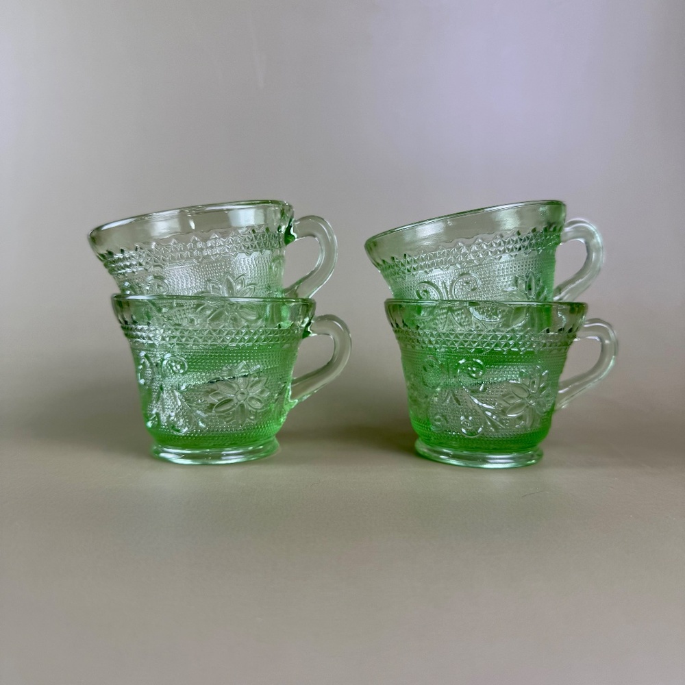 Vintage Indiana Glass Green Depression Cups | Sandwich Pattern | Set of 4 - Picture 3 of 16